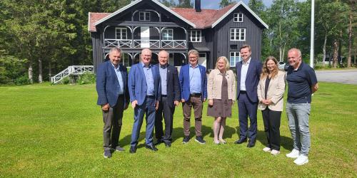 F.v. Knut Sjømæling, Ståle Refstie, Hans Olav Myklebust,  Svein Roksvåg, Ingrid O. Rangønes, Jakob Vorren, Ingrid W. Rimstad og Kjell Neergaard