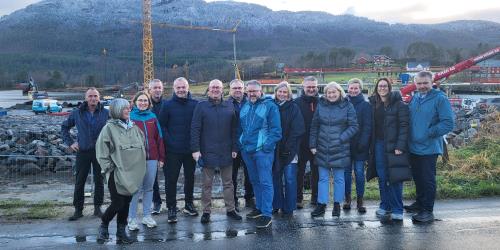 F.v. Edvard Henden, Frøydis Lindstrøm, Ingrid Waagen Rimstad, Lars-Inge Kvande, Kjell Neergaard, Ståle Refstie, Hugo Pedersen, Bjørn Flemmen Steinland,  Birgit Iversen Echoff, Svein Roksvåg, Ingrid Ovidie Rangønes, May Renate Settemsdal,  Mari Takle Thomassen og Knut Sjømæling